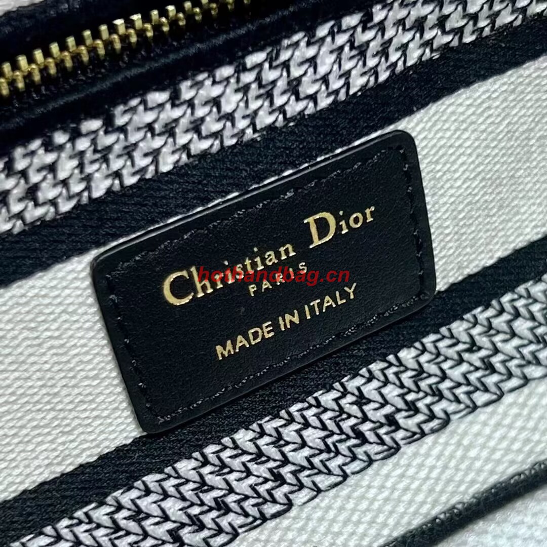 Dior MEDIUM LADY D-JOY BAG Multicolor Petites Fleurs Embroidery M0540ON Dior MEDIUM LADY D-JOY BAG Multicolor Petites Fleurs Embroidery M0540ON