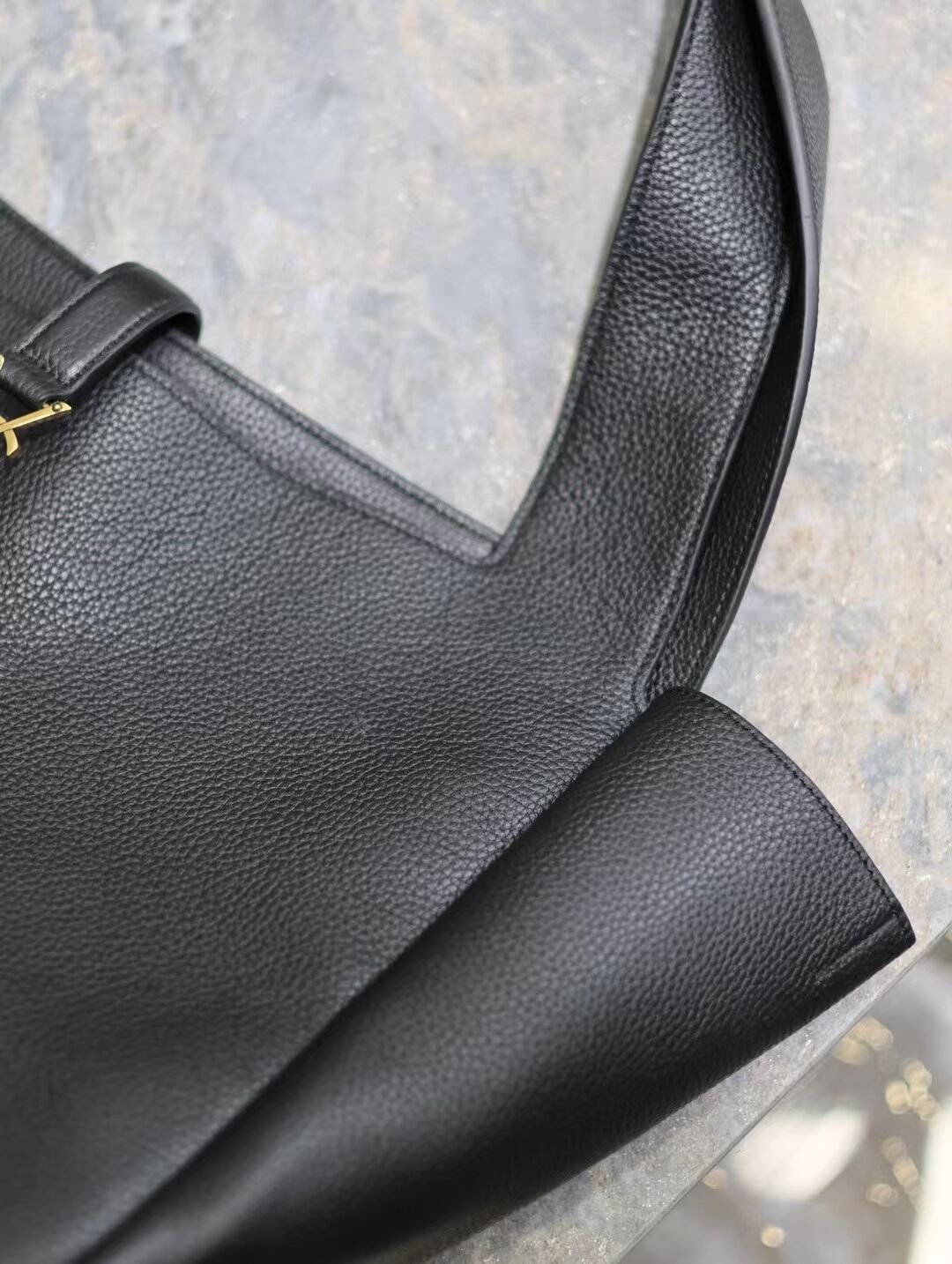 SAINT LAURENT BEA IN GRAINED LEATHER 763435 BLACK SAINT LAURENT BEA IN GRAINED LEATHER 763435 BLACK