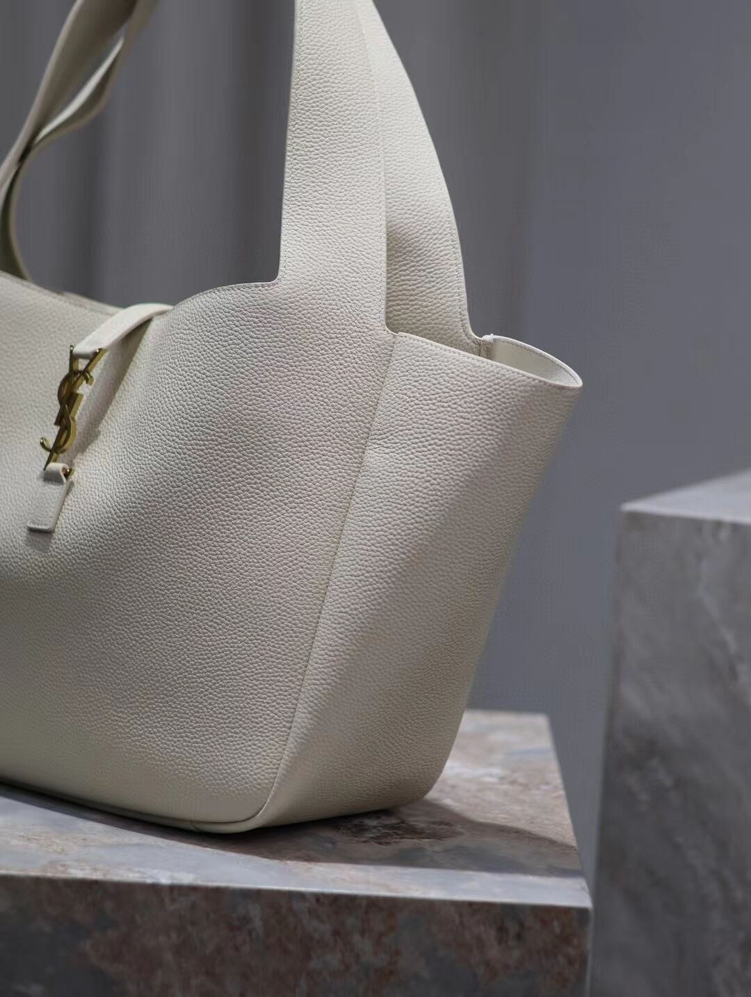 SAINT LAURENT BEA IN GRAINED LEATHER 763435 WHITE SAINT LAURENT BEA IN GRAINED LEATHER 763435 WHITE