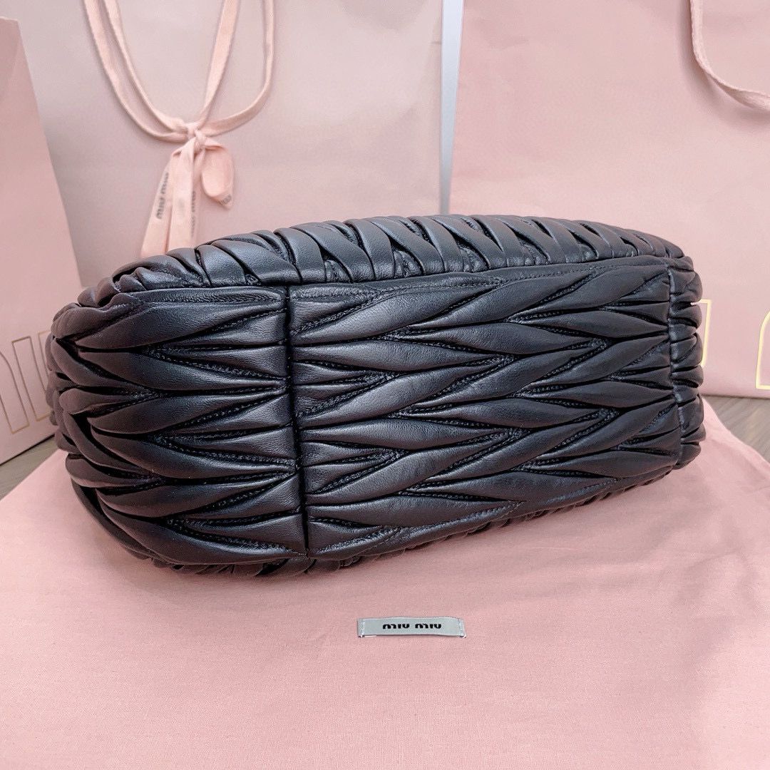 Miu Miu Wander Matelasse Nappa Original Sheepskin Hobo Bag 5BC108 Black Miu Miu Wander Matelasse Nappa Original Sheepskin Hobo Bag 5BC108 Black