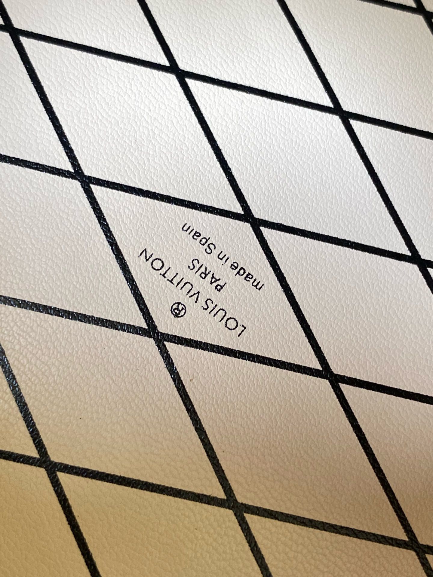 Louis Vuitton Original Monogram Canvas MINI BOITE CHAPEAU M44699 Louis Vuitton Original Monogram Canvas MINI BOITE CHAPEAU M44699