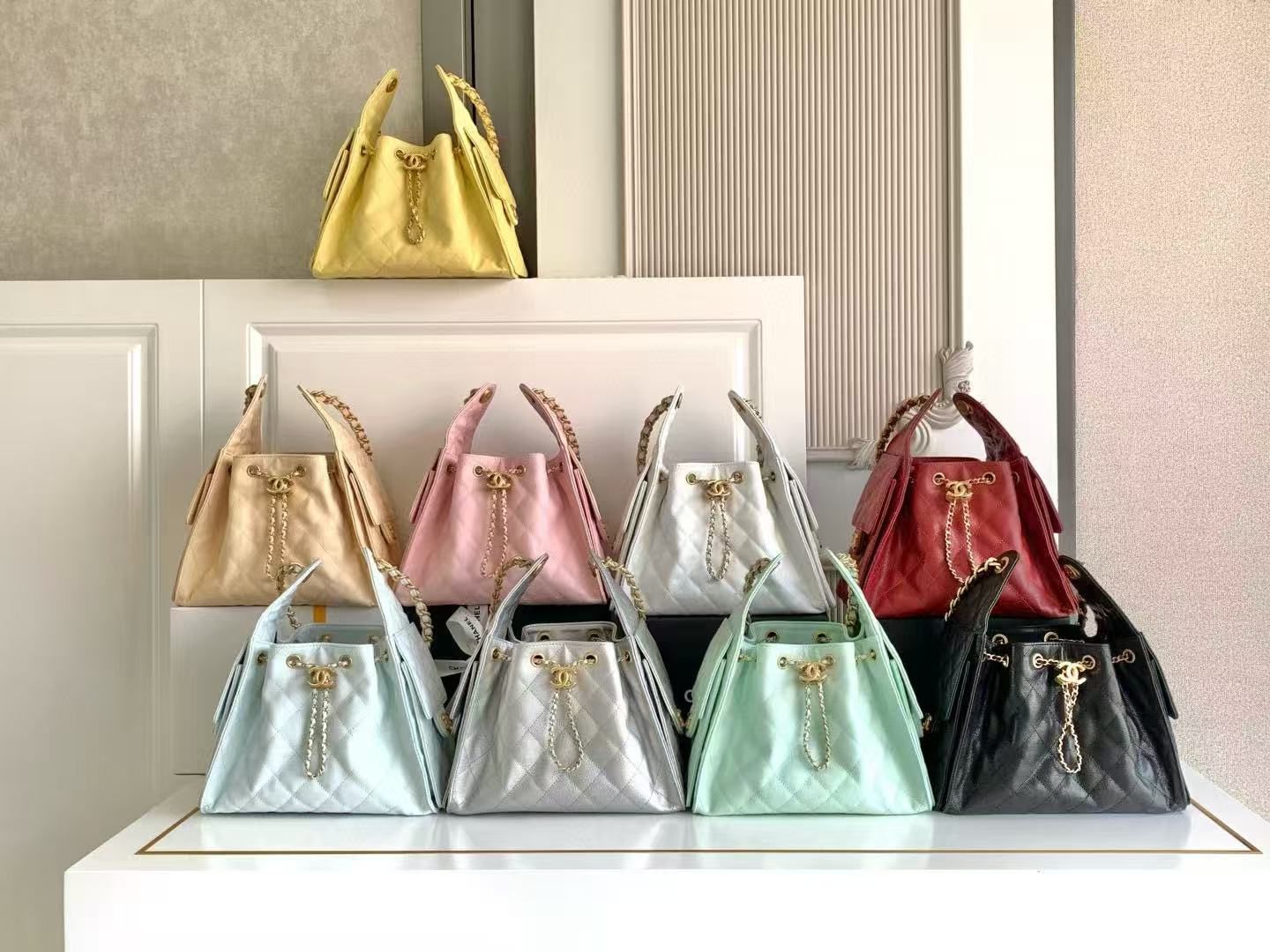 CHANEL 25 SMALL HANDBAG AS5293 Black CHANEL 25 SMALL HANDBAG AS5293 Black