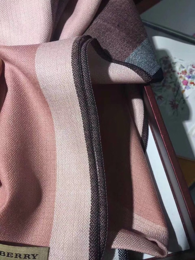 Burberry Shawl Wool Silk and Cotton KY190
